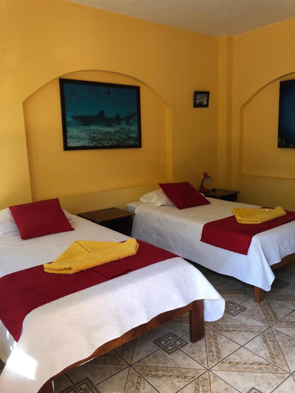 Hostal Sandrita Puerto Villamil Extérieur photo